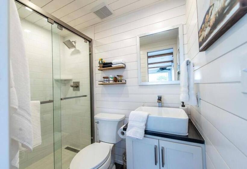 هاستل New The Wild West Cozy Container Home