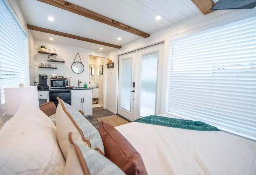 Retkeilymaja New The Wild West Cozy Container Home