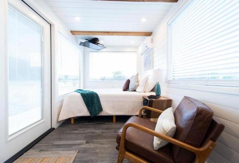 هاستل New The Wild West Cozy Container Home