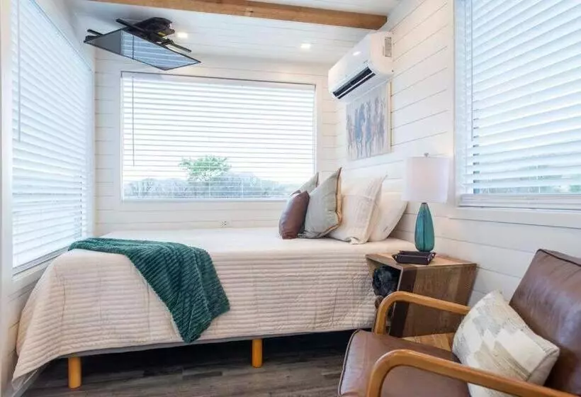 Retkeilymaja New The Wild West Cozy Container Home