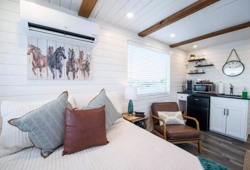 Retkeilymaja New The Wild West Cozy Container Home