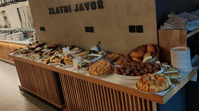 Aparthotel Zlatni Javor