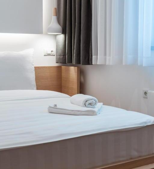 Aparthotel Zlatni Javor