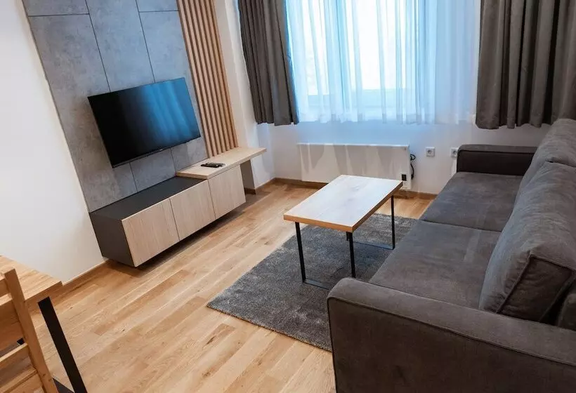 Aparthotel Zlatni Javor