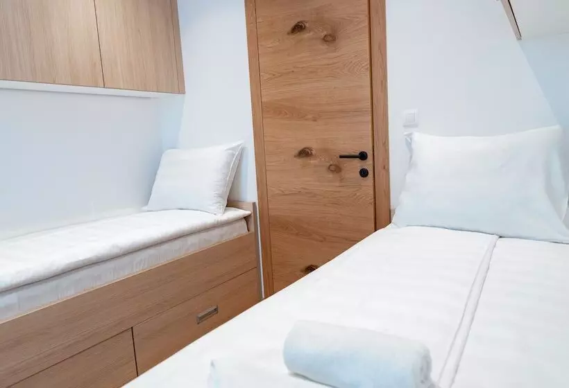 Aparthotel Zlatni Javor