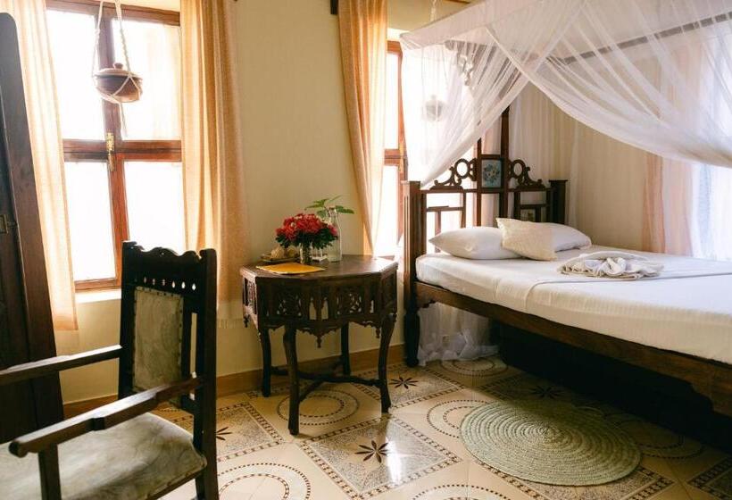 ベッドアンドブレックファースト Caravan Serai Amour