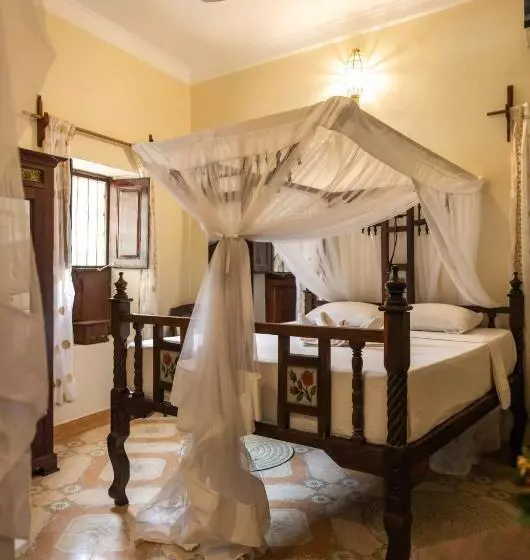 ベッドアンドブレックファースト Caravan Serai Amour