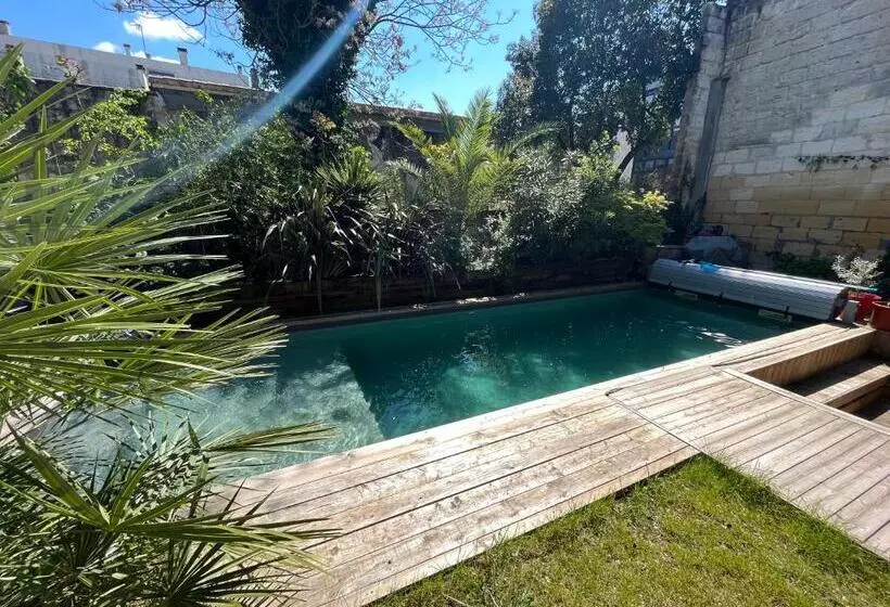 تختخواب و صبحانه La Cabane D Ambroise