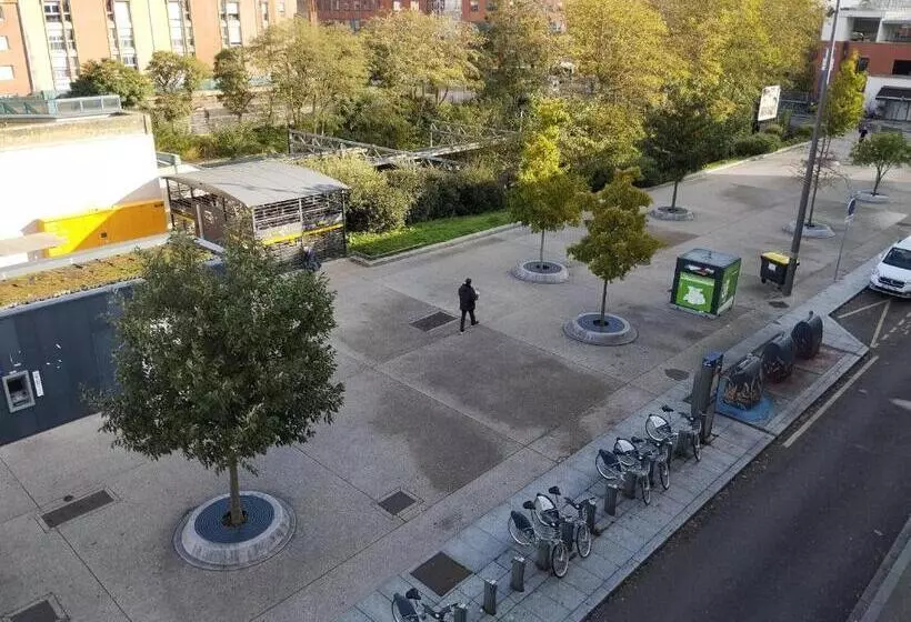 Aamiaismajoitus (B&B) Le Beau Refuge Parisien De Cergy   Parisian Modern Flat At Cergy