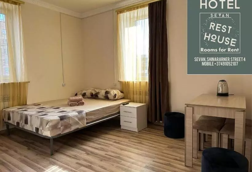 تختخواب و صبحانه Sevan Rest House