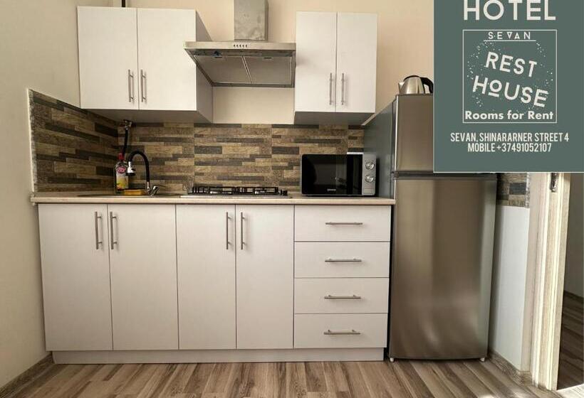 تختخواب و صبحانه Sevan Rest House