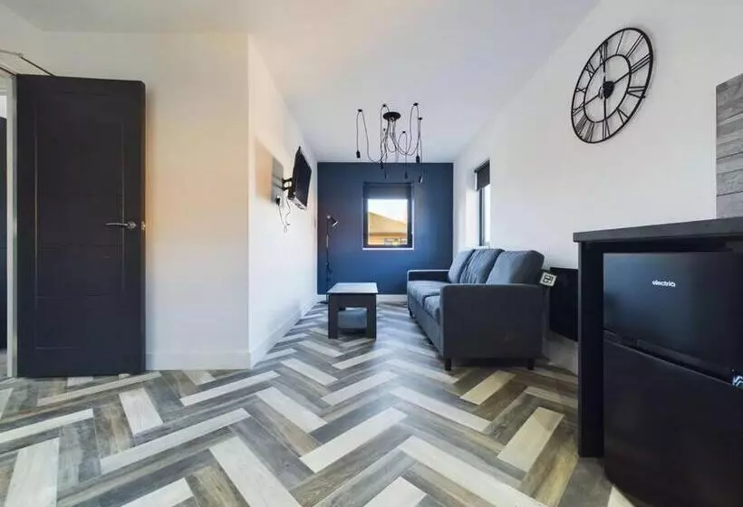 Newark House Premium Apartments With Sofa Beds & Free Parking