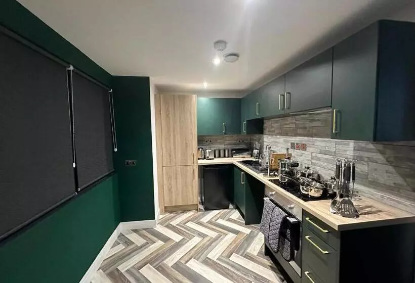 Newark House Premium Apartments With Sofa Beds & Free Parking