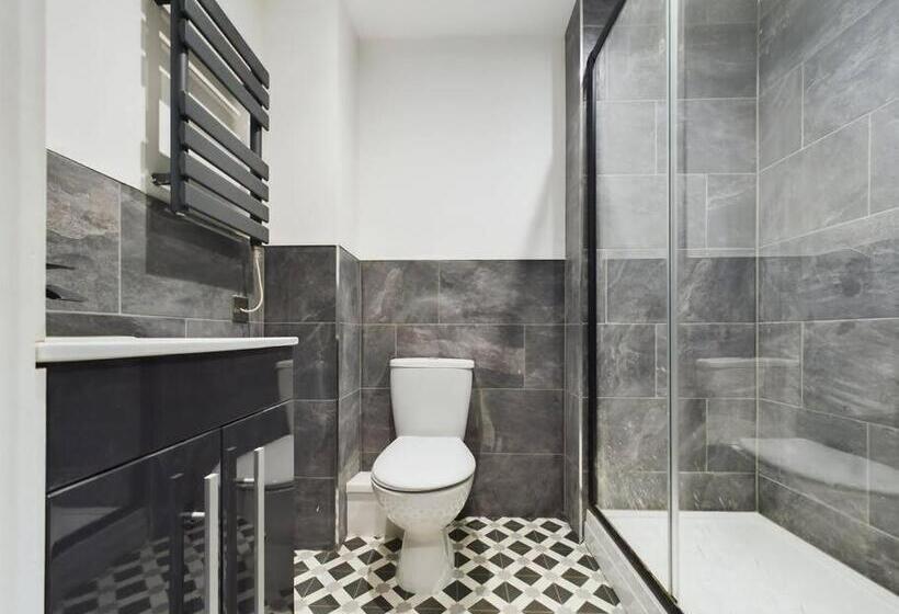 Newark House Premium Apartments With Sofa Beds & Free Parking