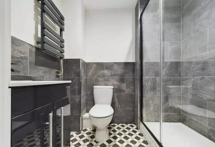 Newark House Premium Apartments With Sofa Beds & Free Parking