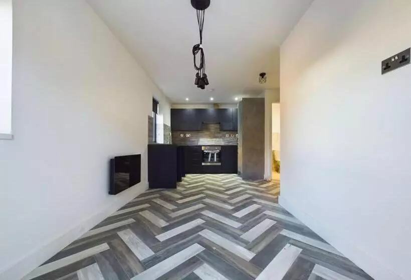 Newark House Premium Apartments With Sofa Beds & Free Parking