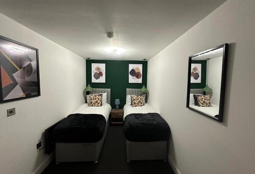 Newark House Premium Apartments With Sofa Beds & Free Parking
