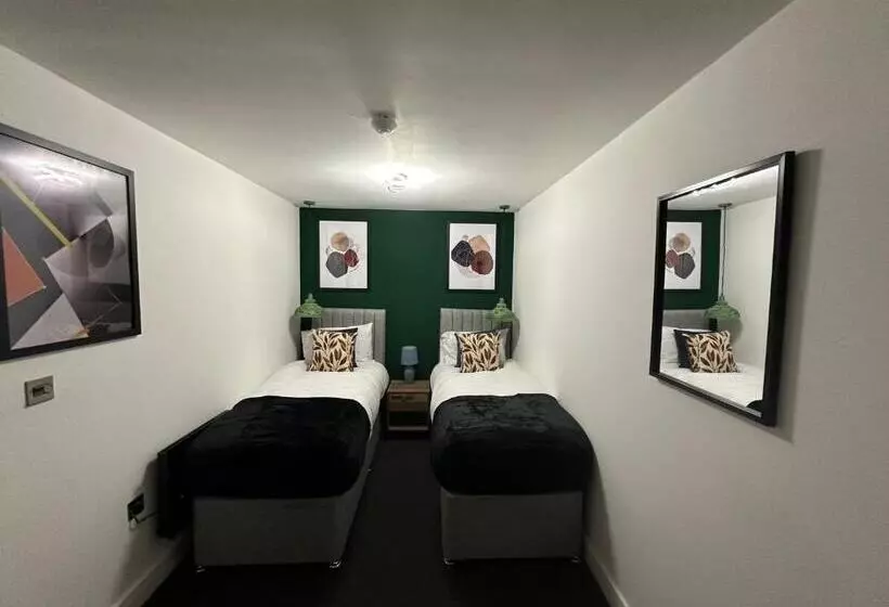 Newark House Premium Apartments With Sofa Beds & Free Parking