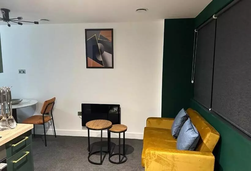 Newark House Premium Apartments With Sofa Beds & Free Parking