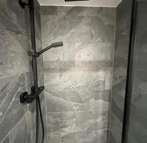 Newark House Premium Apartments With Sofa Beds & Free Parking