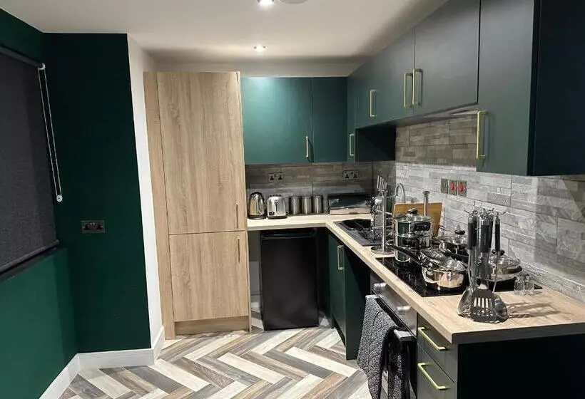 Newark House Premium Apartments With Sofa Beds & Free Parking