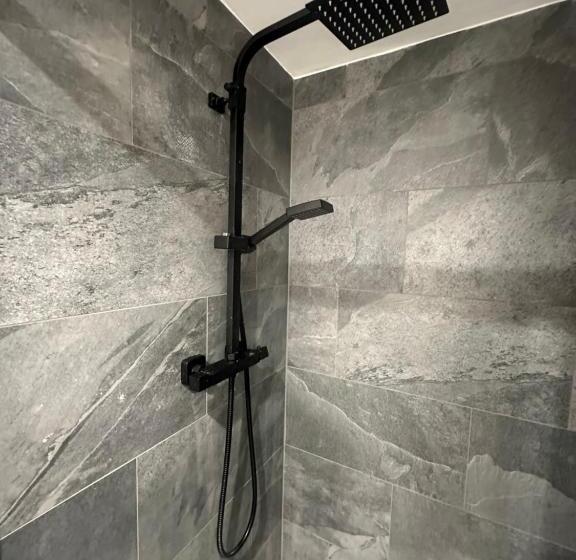 Newark House Premium Apartments With Sofa Beds & Free Parking