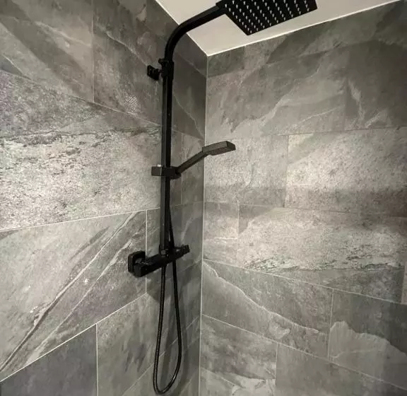 Newark House Premium Apartments With Sofa Beds & Free Parking