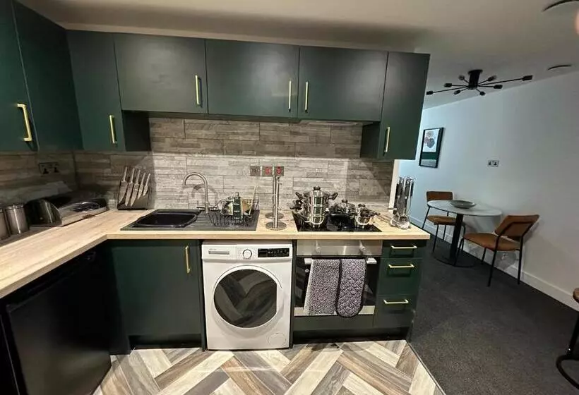 Newark House Premium Apartments With Sofa Beds & Free Parking