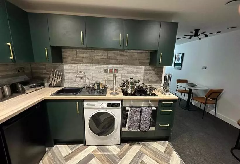 Newark House Premium Apartments With Sofa Beds & Free Parking