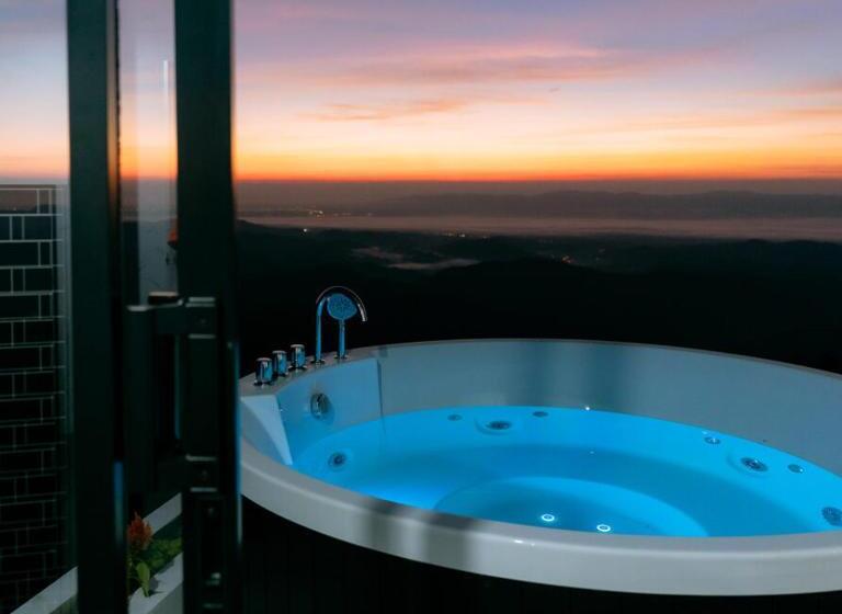 Hotell Above The Clouds Chiang Rai