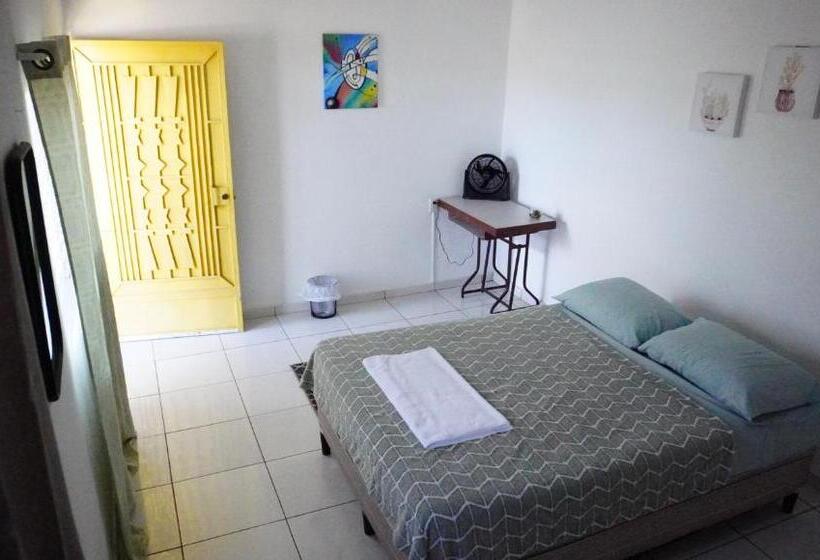 هتل کپسول Room With Basic Services