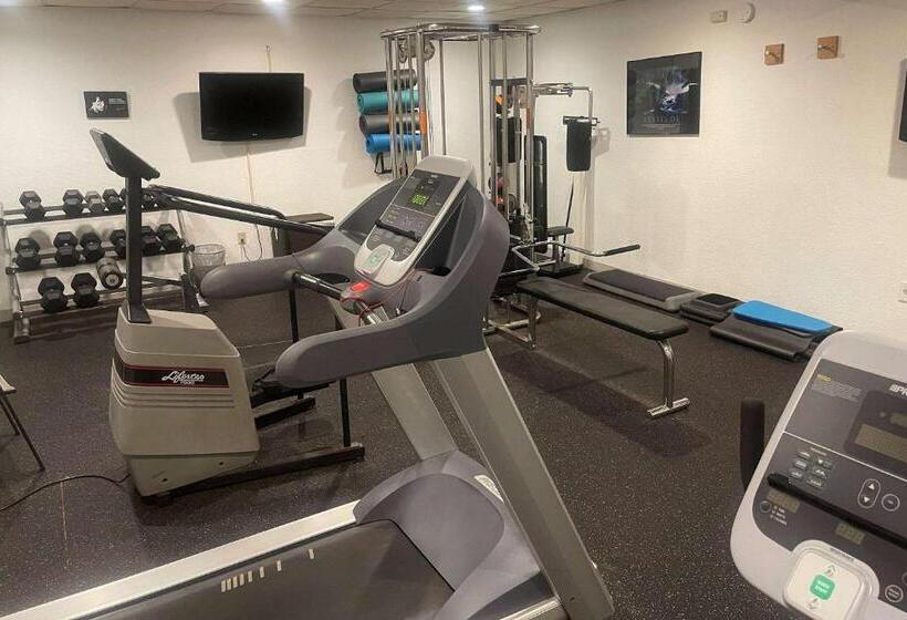 فندق Days Inn By Wyndham Englewood Dayton Airport