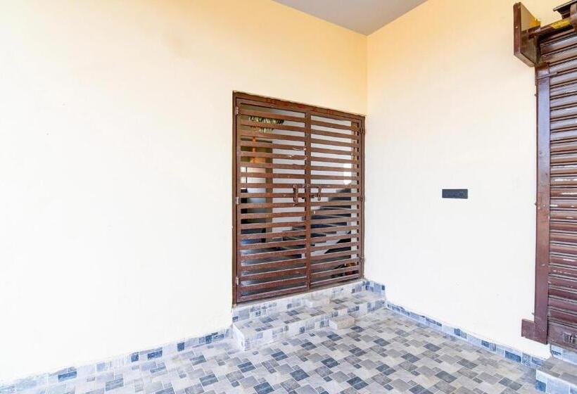 Отель Hill View Lodge &