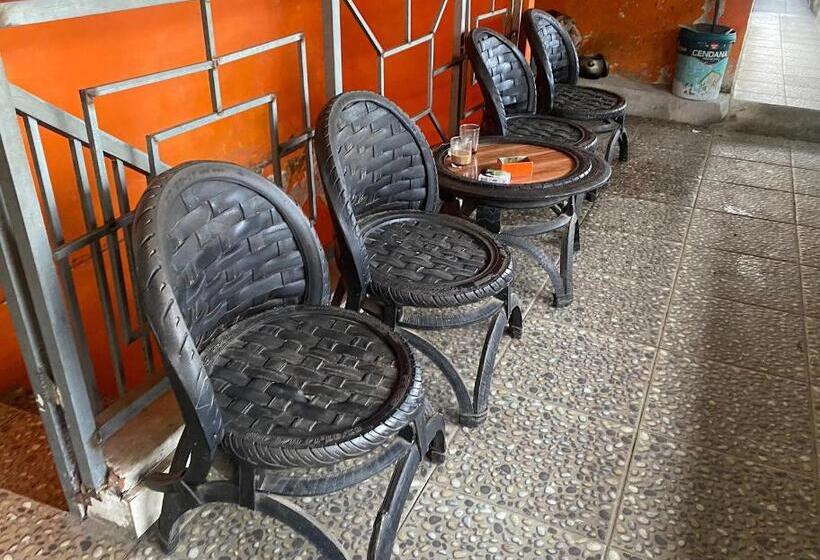 Otel Oyo 93407 Kos Sweta