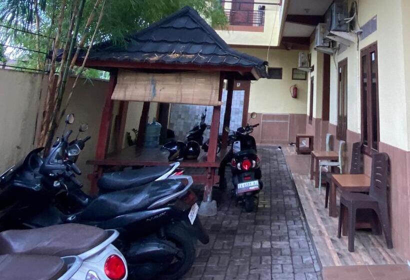 Otel Oyo 93407 Kos Sweta