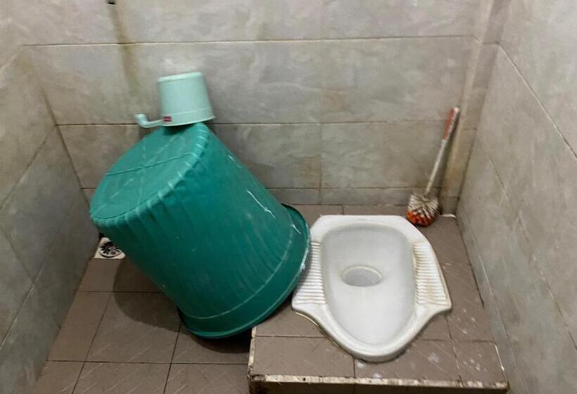 Otel Oyo 93407 Kos Sweta