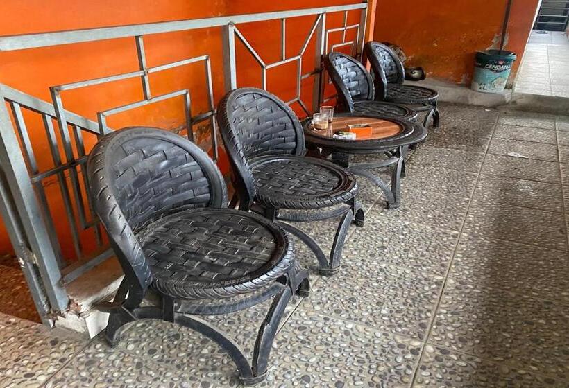 Otel Oyo 93407 Kos Sweta