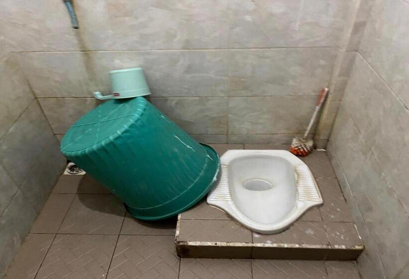 Otel Oyo 93407 Kos Sweta