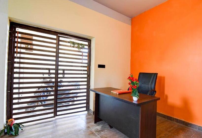 Отель Hill View Lodge &