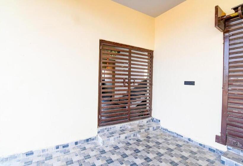 Отель Hill View Lodge &