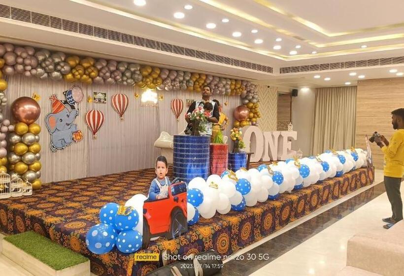 ホテル Sri Vishnu Tejam Elite