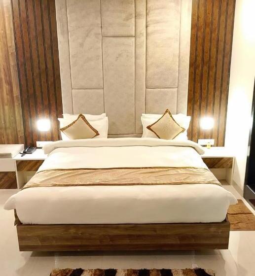 ホテル Sri Vishnu Tejam Elite