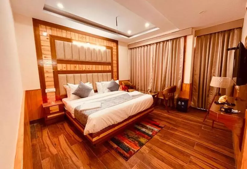 ホテル Lee Green, On Mall Road Manali
