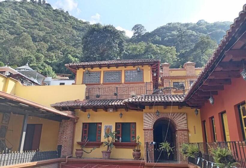 هتل Vihara Hostel