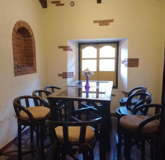 هتل Vihara Hostel