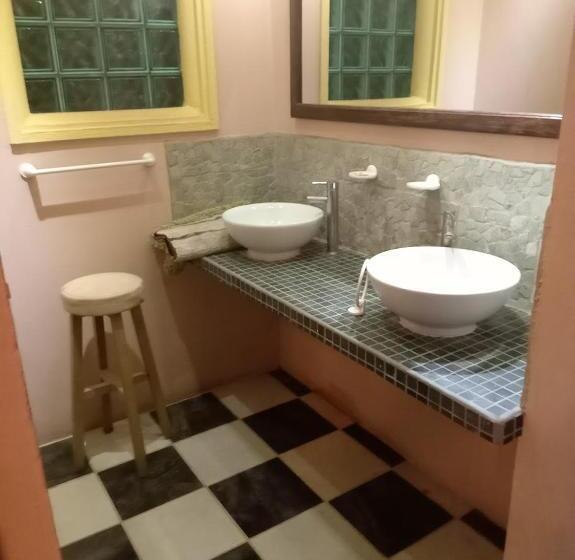 هتل Vihara Hostel