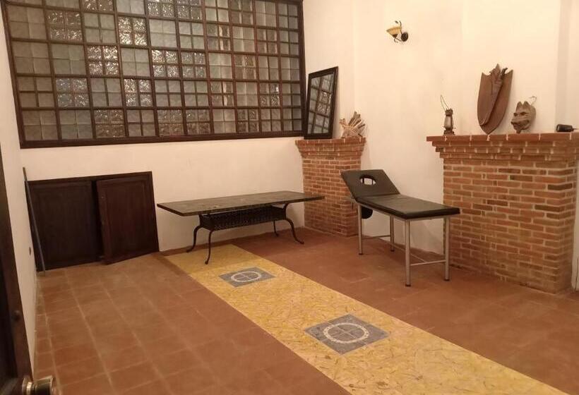 هتل Vihara Hostel