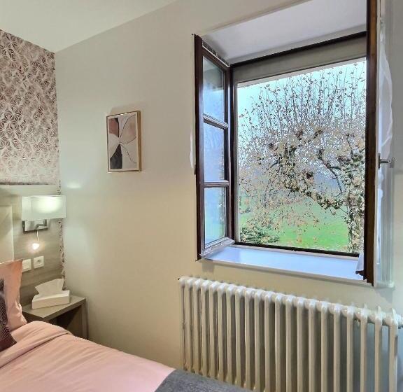 פנסיון Les Platanes De Miss.k Conciergerie