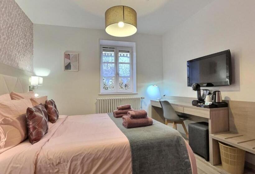 פנסיון Les Platanes De Miss.k Conciergerie