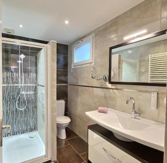 פנסיון Les Platanes De Miss.k Conciergerie